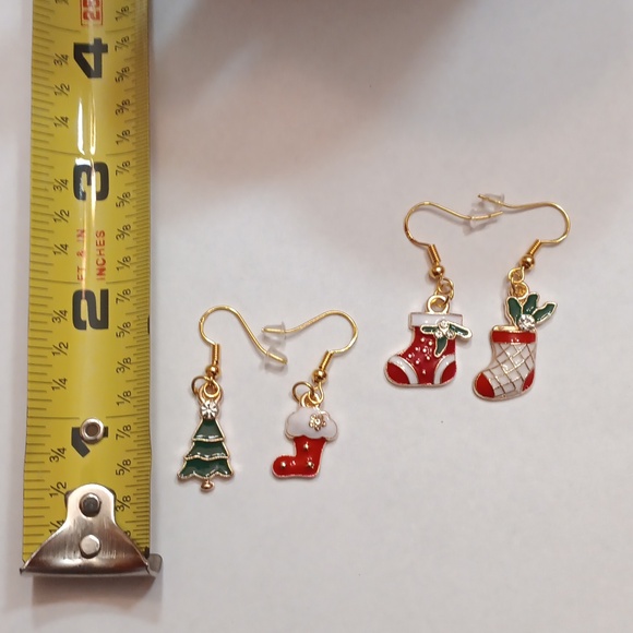 NWT Bundle of Two Adorable Pairs Of Christmas Dangling Earrings!! - Picture 3 of 4